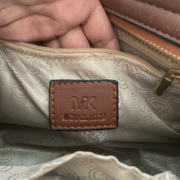 MICHAEL KORS saffiano leather bag - Picture 4 of 8